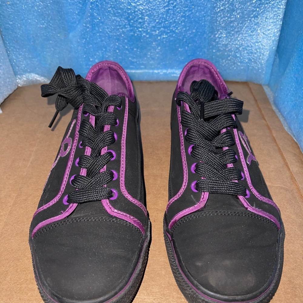 Sneakers - Picture 2 of 10